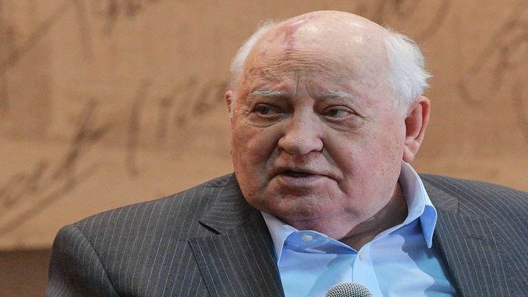 غورباتشوف يدعو موسكو وواشنطن لحوار استراتيجي يقي العالم من الفناء