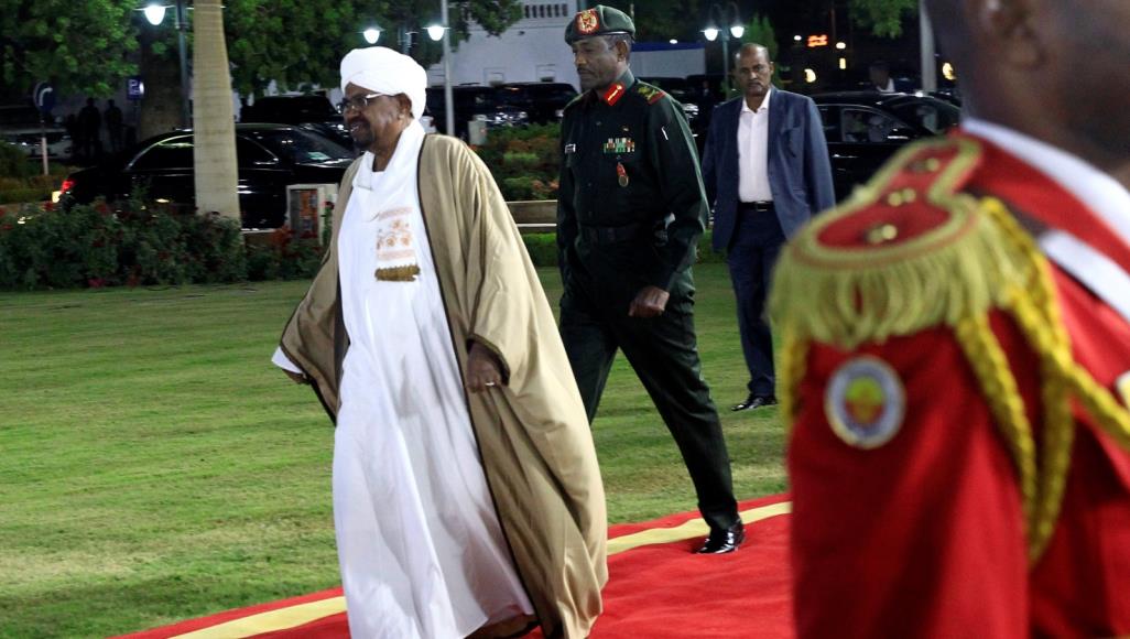 طوارئ السودان.. أوامر رئاسية بحظر التجمعات والاحتجاجات والإضرابات