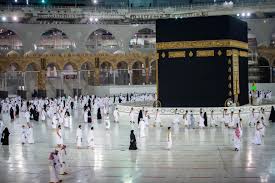 السعودية تسمح بقدوم معتمري الخارج ومؤتمرات ترامب تصيب 30 ألفا بالفيروس