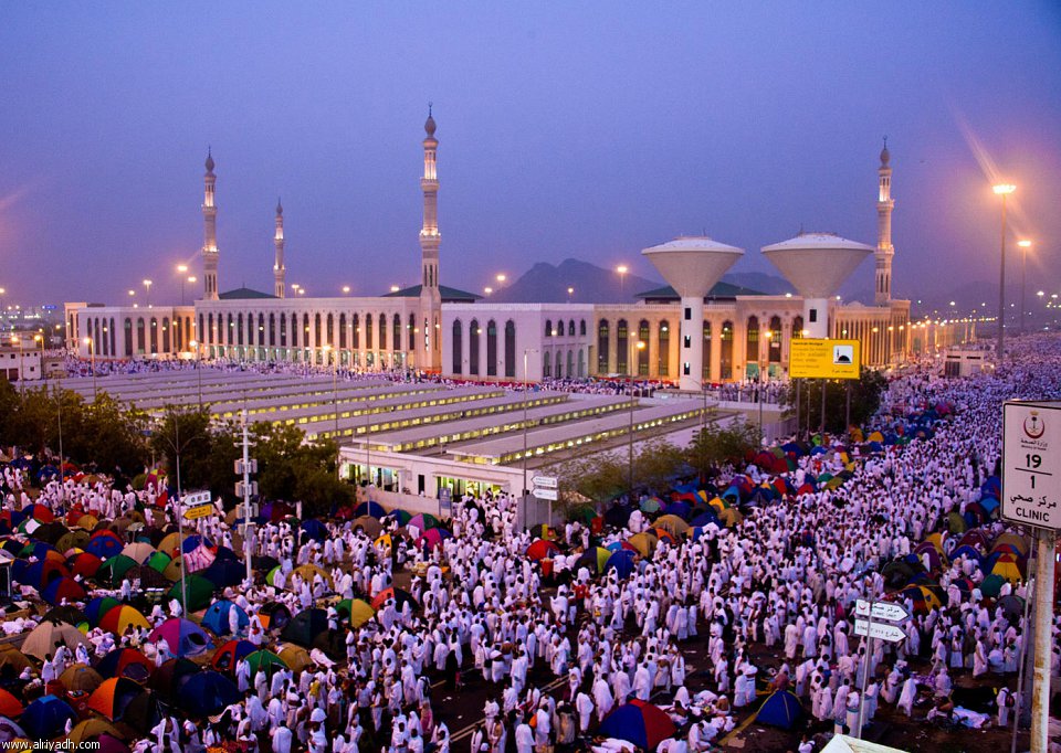 بدء تصعيد حجاج بيت الله الحرام الى مشعر عرفات تمهيدا لأداء ركن الحج العظيم