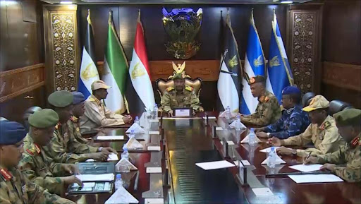 نشوب خلافات بين عسكريي الحكومة الانتقالية ومدنييها في السودان لهذا السبب