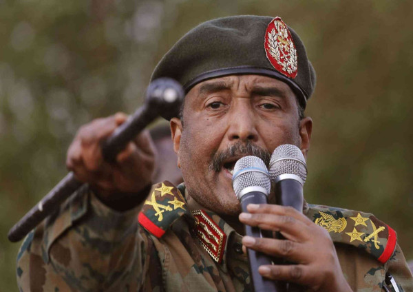 السودان: “البرهان” يجمّد نشاط النقابات والاتحادات المهنية