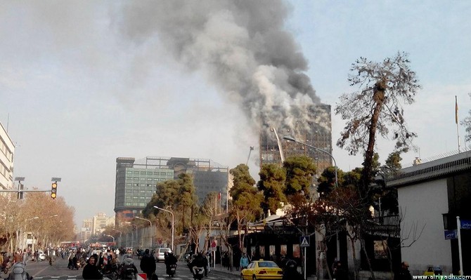 لحظة انهيار 15 طابقا في طهران