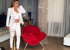 صور: هيفاء وهبي تخطف الأنظار بالأبيض