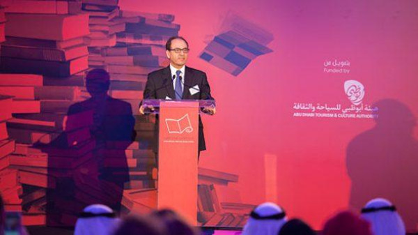 ربعي المدهون أول فلسطيني يفوز بالـ”بوكر” العالمية