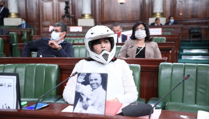 عبير موسي في برلمان تونس بخوذة وواقي رصاص