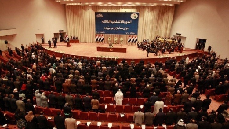 وزير الدفاع العراقي يتهم رئيس البرلمان بالفساد