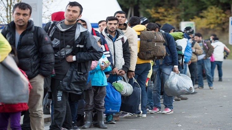 ميركل ترغب برحيل 30 ألف لاجئ من بلادها
