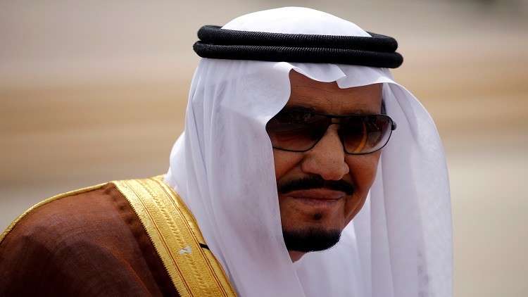 الملك سلمان يقيل عددا من المسؤولين ويعين آخرين قبل المغادرة إلى موسكو