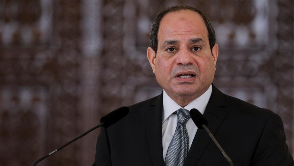 السيسي يجتمع بكبار المسؤولين ويناقش الأمن والاقتصاد