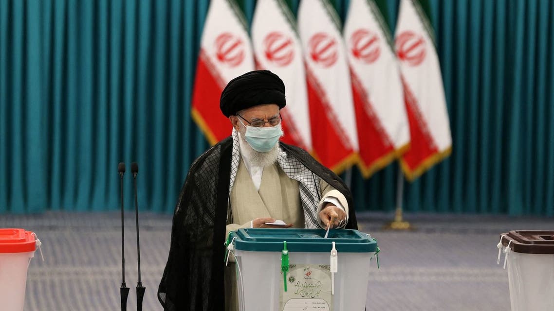 إيران.. بدء انتخابات رئاسية تميل نتيجتها لـ “رئيسي”