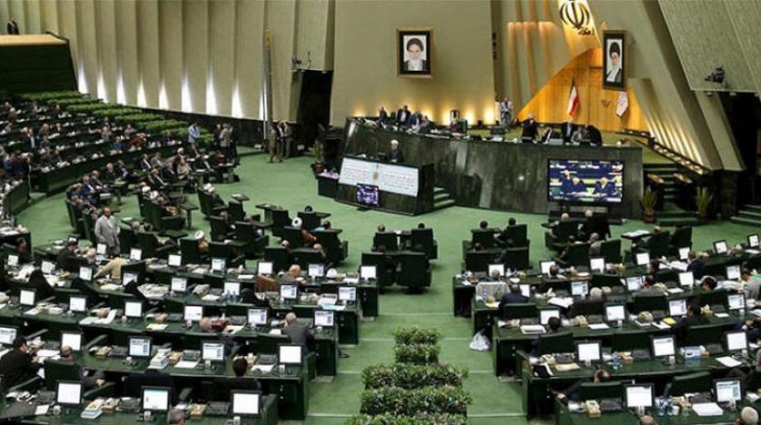 إيران تقدم مشروع قانون للبرلمان لفرض رسوم علي السفن والناقلات عبر مضيق هرمز