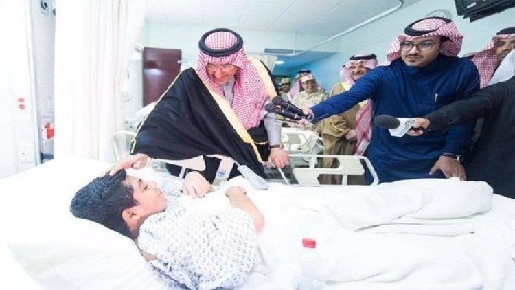 ولي العهد السعودي يزور جرحى تفجير الأحساء الإرهابي