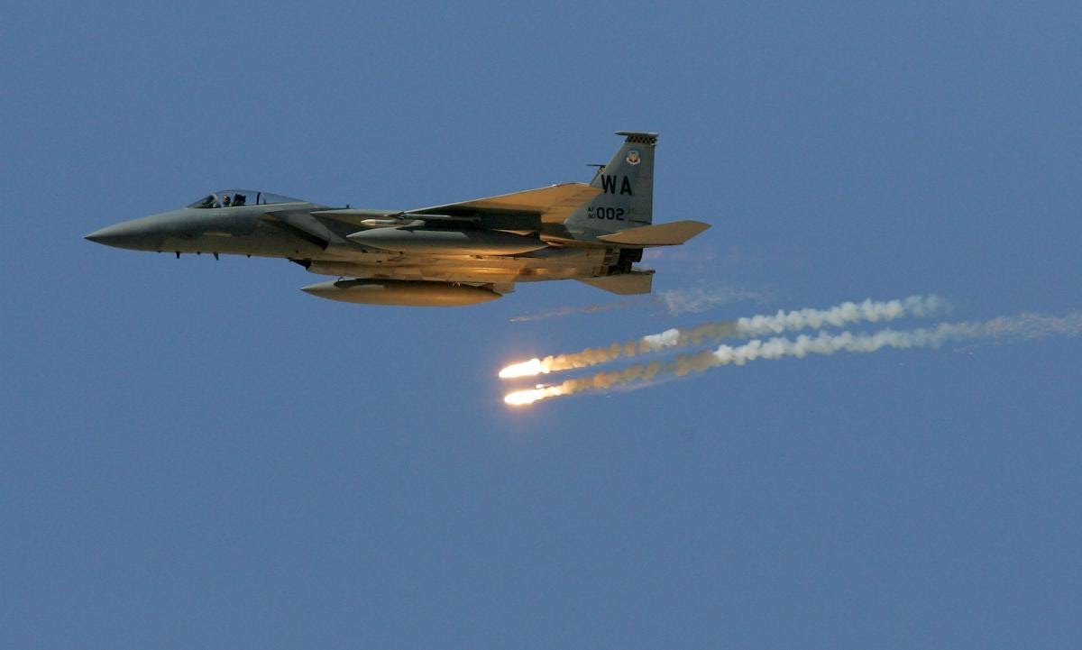 سوريا: مقتل 13 مدنياً في غارات جوية شنها التحالف الدولي غرب الرقة