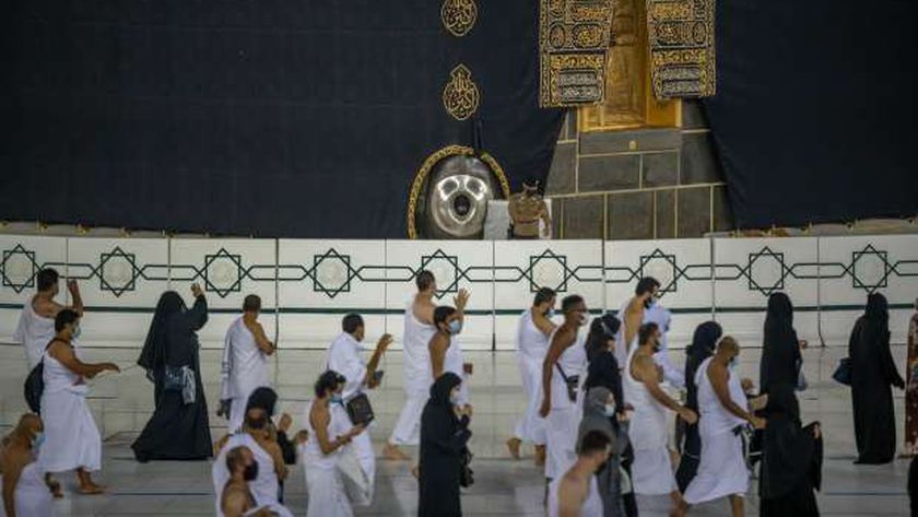 رويترز: السعودية تدرس السماح بالحج لمواطنيها من متلقى لقاح كورونا فقط