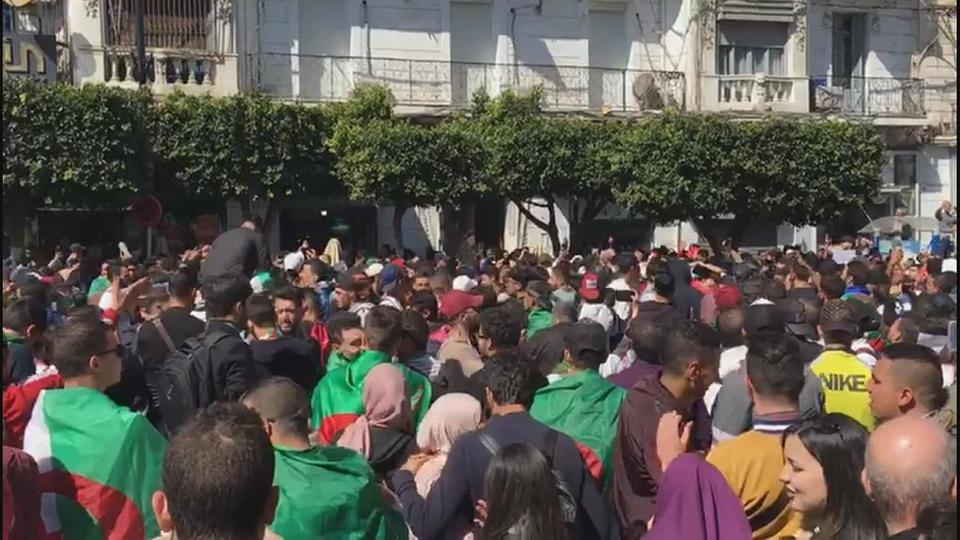 الجزائر.. المعارضة تجتمع للرد على قرارات بوتفليقة