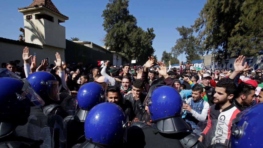 بعد الطلبة.. العمال والمحامون يرفضون ترشح بوتفليقة لولاية خامسة