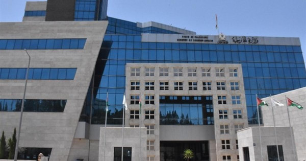 “الخارجية” تعقب على تصريحات لابيد حول قتل المدنيين بقطاع غزة
