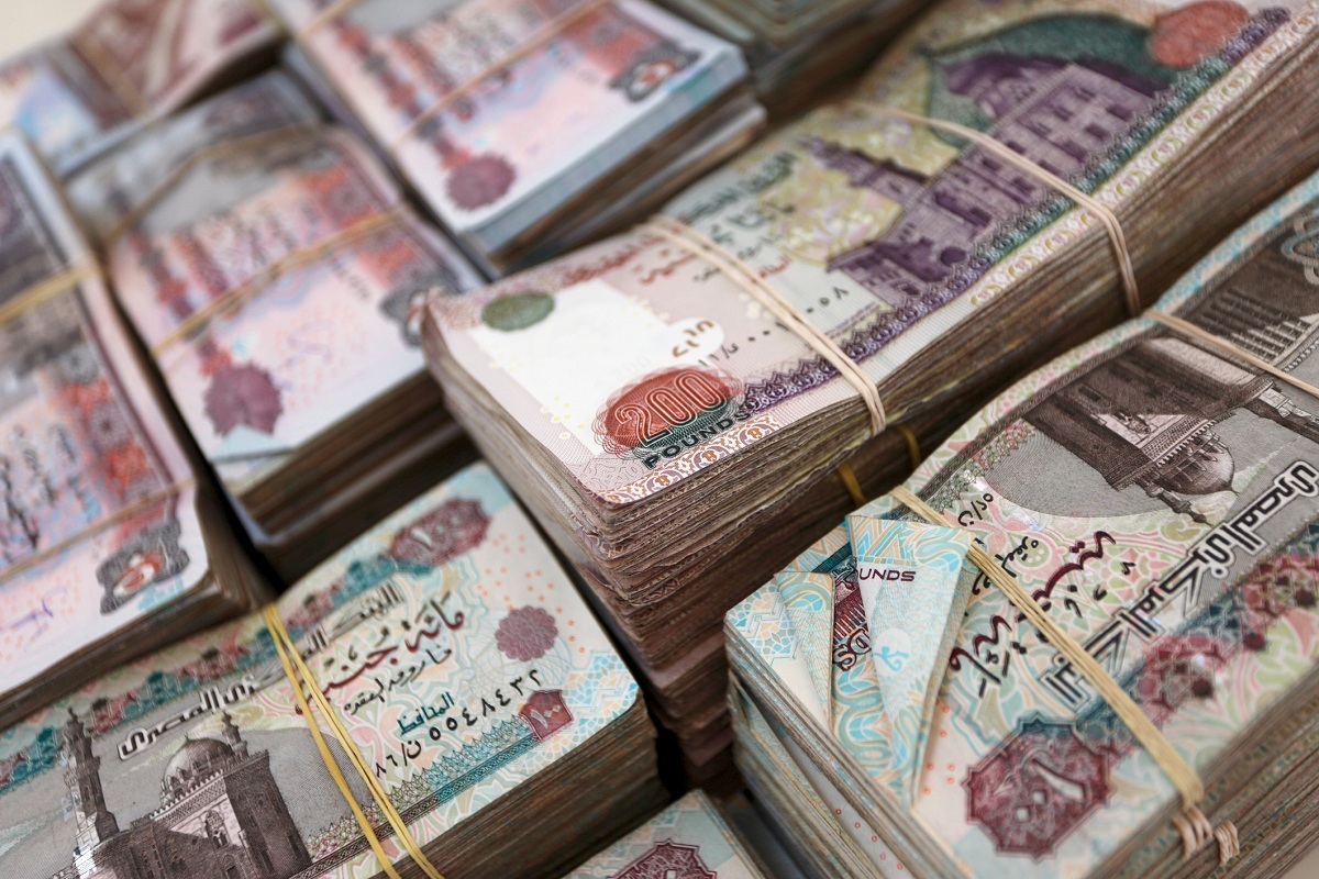 مفاجأة اقتصادية.. بلومبرج تكشف مصير الجنيه المصري بعد خفض الفائدة الكبير