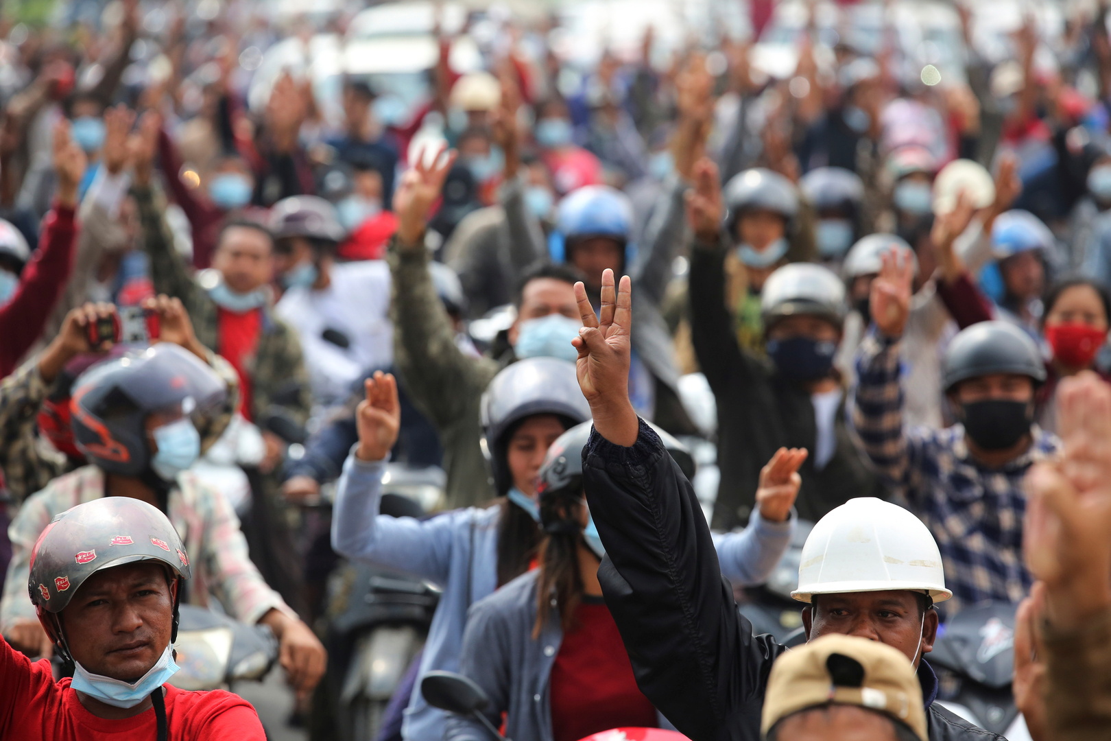 ميانمار.. الألوف يحتجون على الانقلاب بأكبر مظاهرات منذ ثورة الزعفران