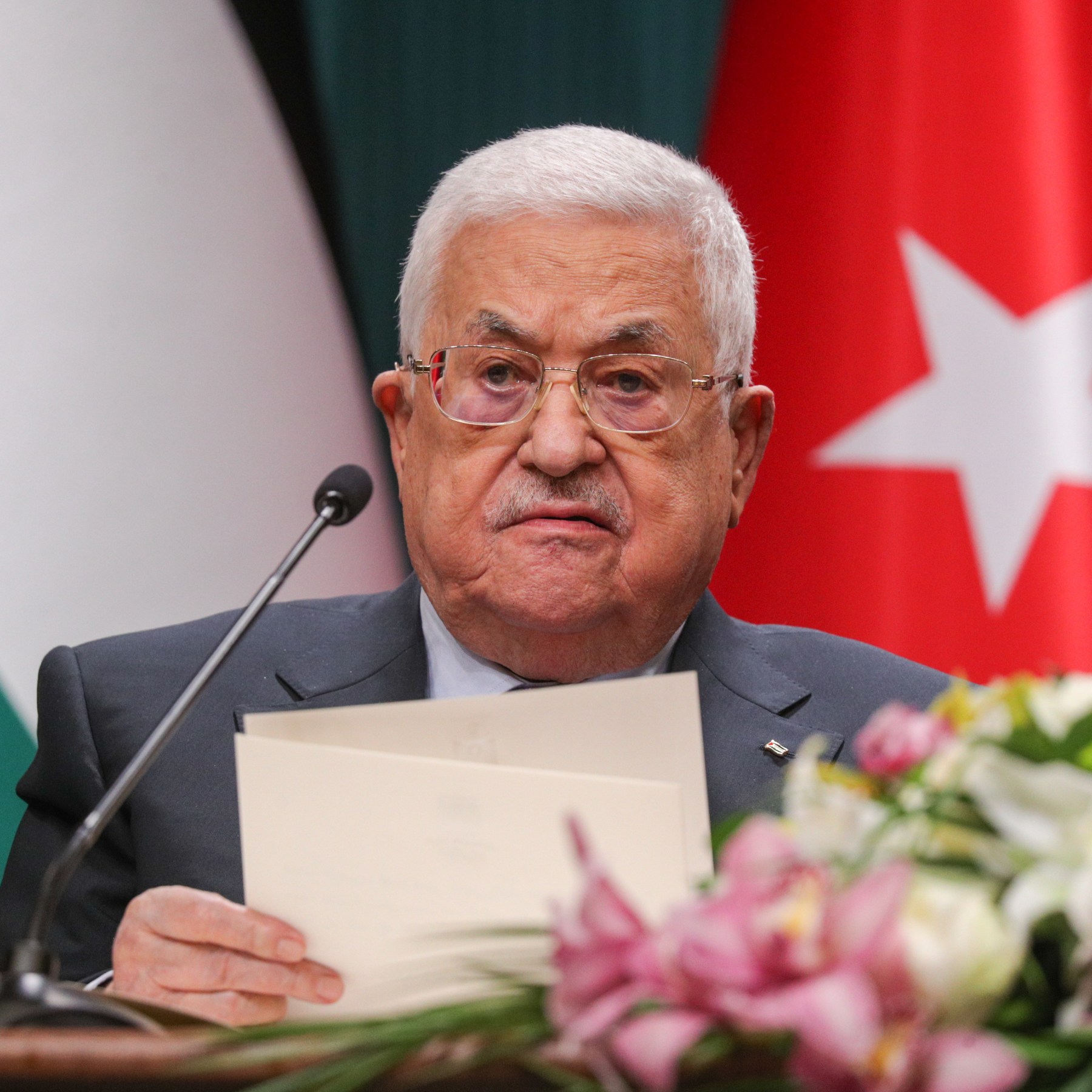 مروحيات أردنية تنقل الرئيس الفلسطيني محمود عباس إلى عمان