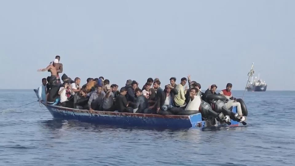 تركيا تحاصر المهاجرين.. وتمنع 330 من الوصول لليونان