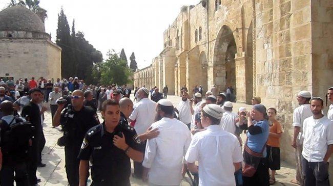 فلسطين: اعتقال حارس المسجد الأقصى بعد اعتداء قوات الاحتلال الإسرائيلي عليه