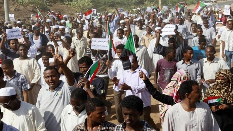 رئيس وزراء السودان يطرح مبادرة لاحتواء الشباب وقضاياهم