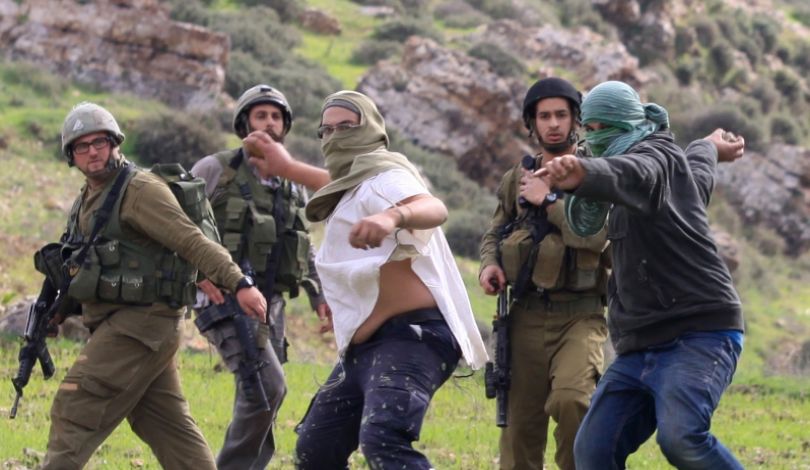 فلسطين: عشرات المستوطنين هاجموا منازل المواطنيين في نابلس