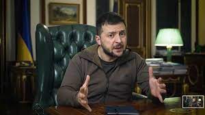 وضع شركاءه أمام خيارين.. زيلينسكي: الوضع بماريوبول غير إنساني