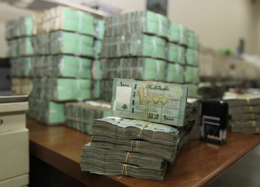 انهيار العملة اللبنانية يشعل التظاهرات الغاضبة
