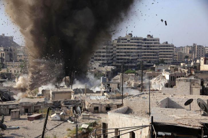 غارات كثيفة تحاصر الاحياء الشرقية لمدينة حلب