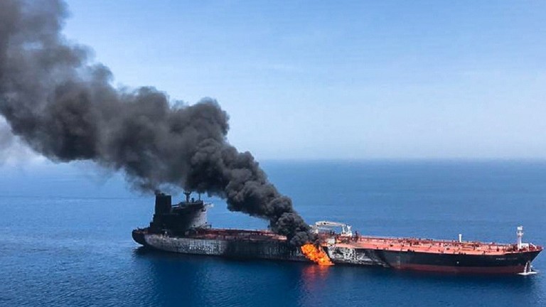 عمانيون يتصدون للمسيئين لبلادهم على خلفية تفجيري ناقلتي النفط