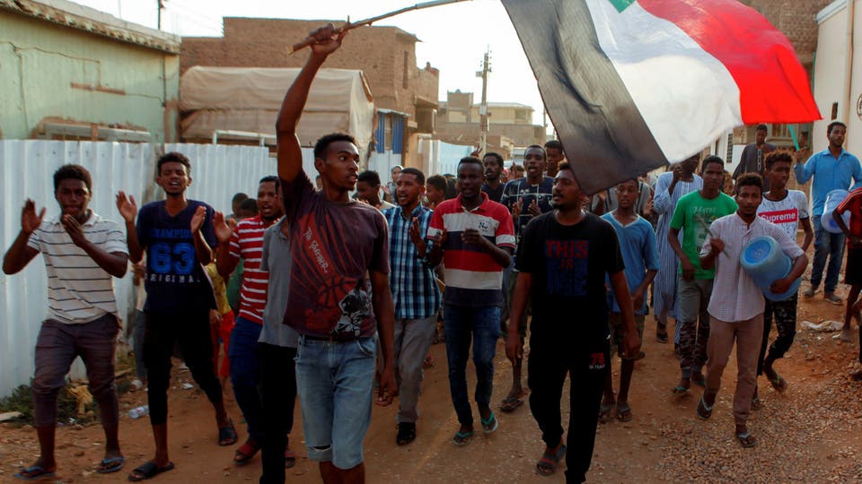 السودان.. تظاهرات مرتقبة والمجلس العسكري يحذر من الفوضى