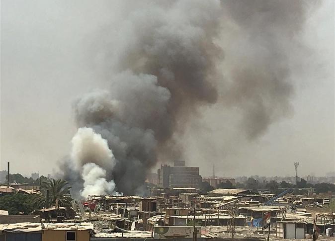 القاهرة: حريق في 50 عشة بسوق الجمعة في السيدة عائشة