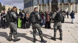 31 مصاباً فلسطينياً في مواجهات مع قوات إسرائيلية بساحات الأقصى