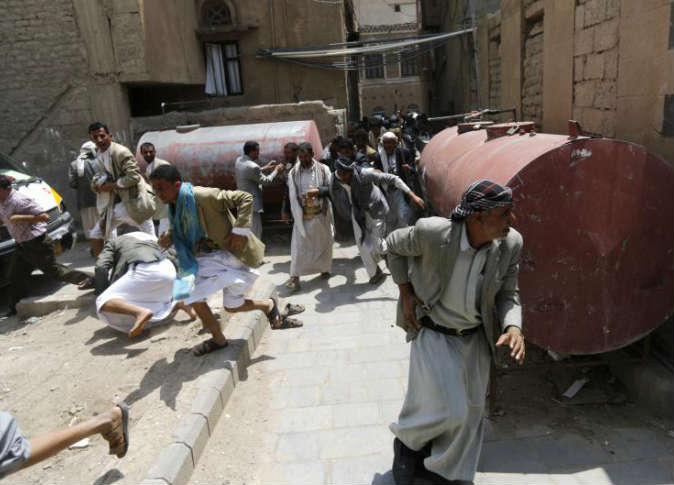 مقتل 4 من مليشيات الحوثيين وأصيب 10 آخرون فى اشتباكات بينهم بمدينة إب