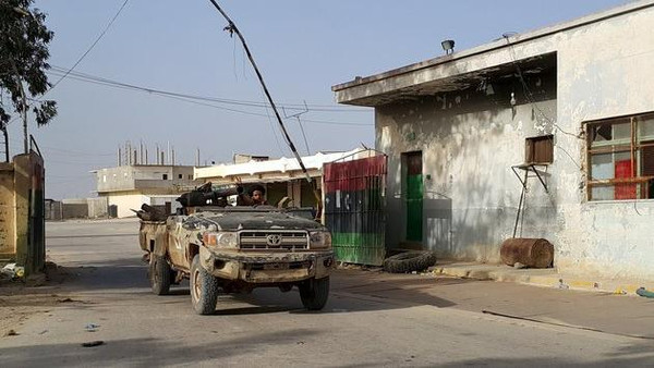 الجيش الليبي يعثر على سجن سري ومقبرة بغرب بنغازي