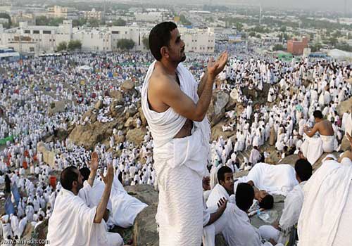 توافد حجاج بيت الله الحرام إلى مشعر “منى” لبدء مناسك الحج