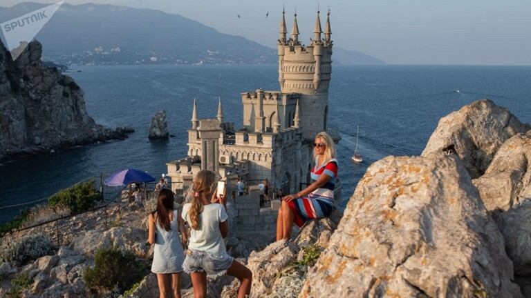 بومبيو والخارجية الأمريكية يعاودان مطالبة روسيا بـ”إعادة” القرم!