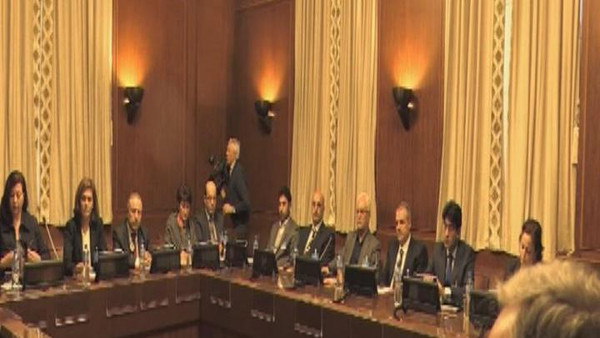 سوريا.. النظام يراوغ ويرفض بحث فترة انتقالية بالمفاوضات