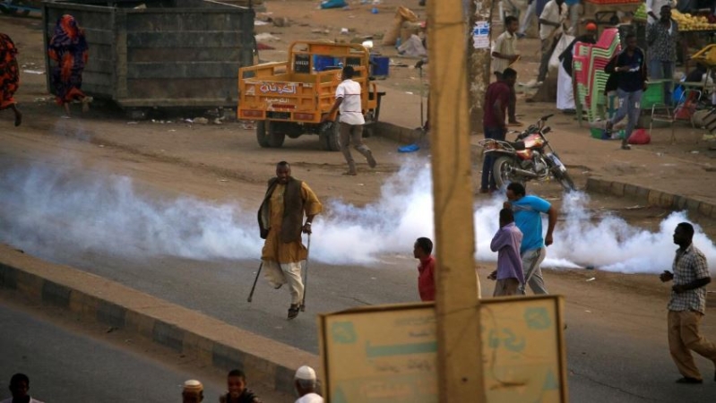 المجلس العسكري السوداني: تجمعات المتظاهرين بينهم حركات مسلحة
