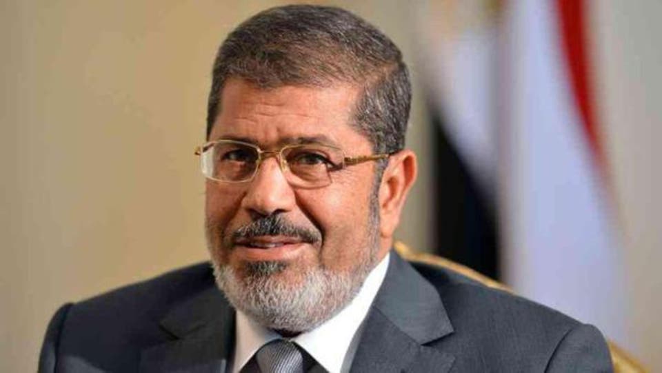 مرسي يوارى الثرى في القاهرة بحضور عدد من أفراد أسرته