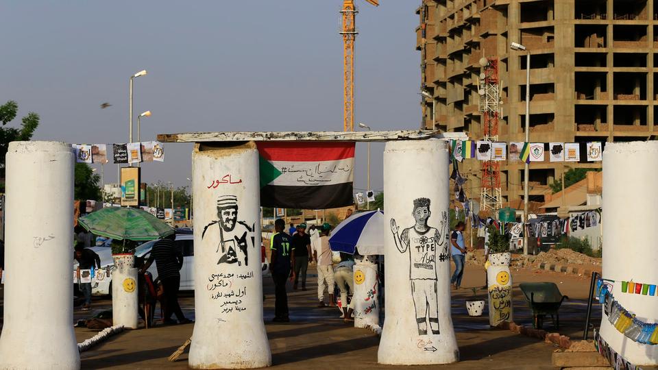 السودان.. “الحرية والتغيير” تلمح إلى خطوات تصعيدية