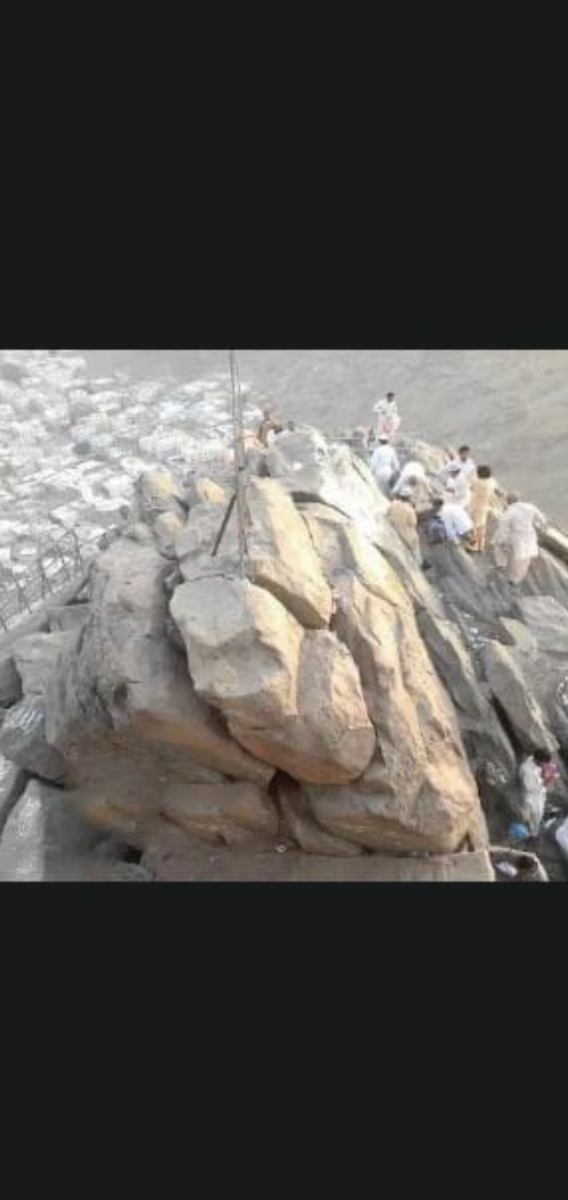 سقوط صخرة من أعلي جبل حراء على معتمرة باكستانية