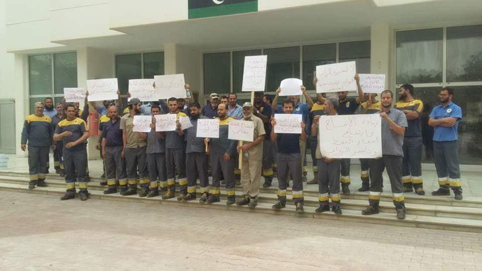 ليبيا.. احتجاجات تهدّد بغلق حقول نفطية