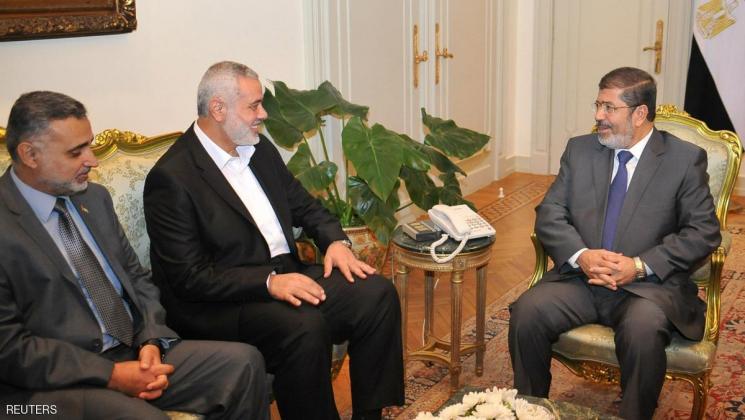 في قضية التخابر مع “حماس”..القضاء المصري يضع “مرسي” على قائمة “الإرهاب”