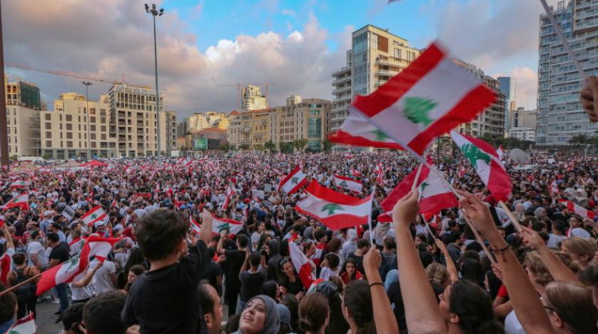 لليوم الـ11.. اللبنانيين يرفعون شعار التغير ويطالبون برحيل الحكومة