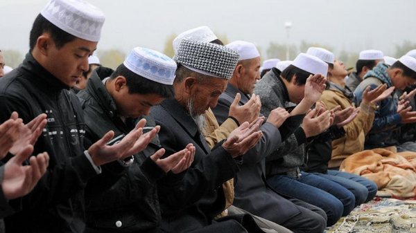 ملايين المسلمين ممنوعون من الصوم والصلاة