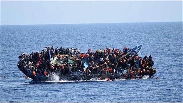 غرق قارب شرق طرابلس يقل نحو 100 شخص من المهاجرين